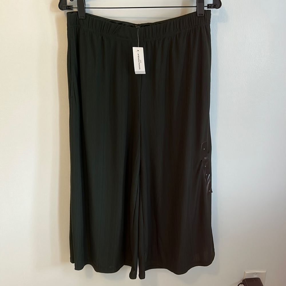 Banana Republic Factory Dark Green Wide Leg Crop Gauchos